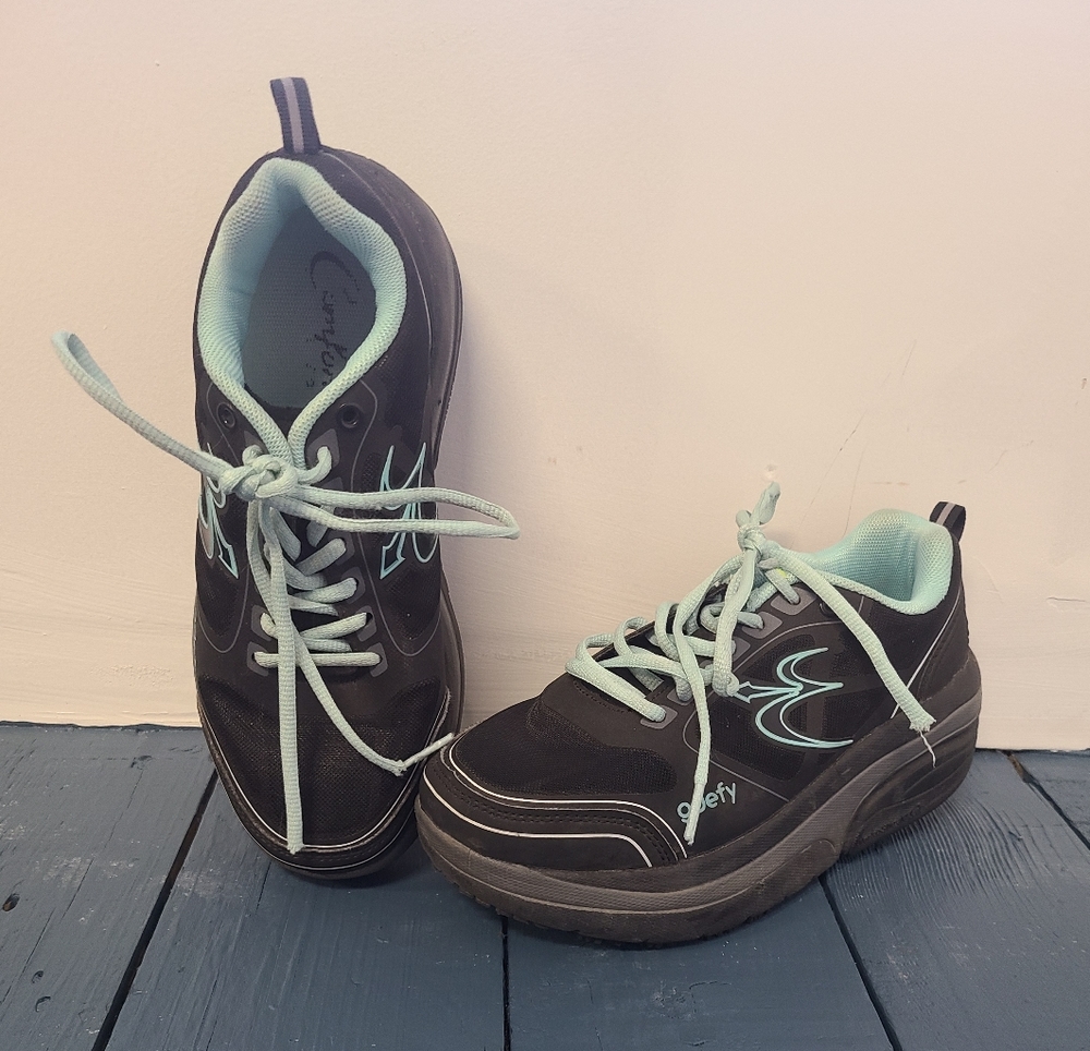 Gdefy Gravity Defyer Blue and Black Women's Shoes Size 6. Q